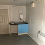 EARL Container-Bureau-20-Pieds-avec-Cuisine-et-Toilettes-4