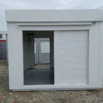 EARL Detail-des-volets-roulants-du-conteneur-commercial