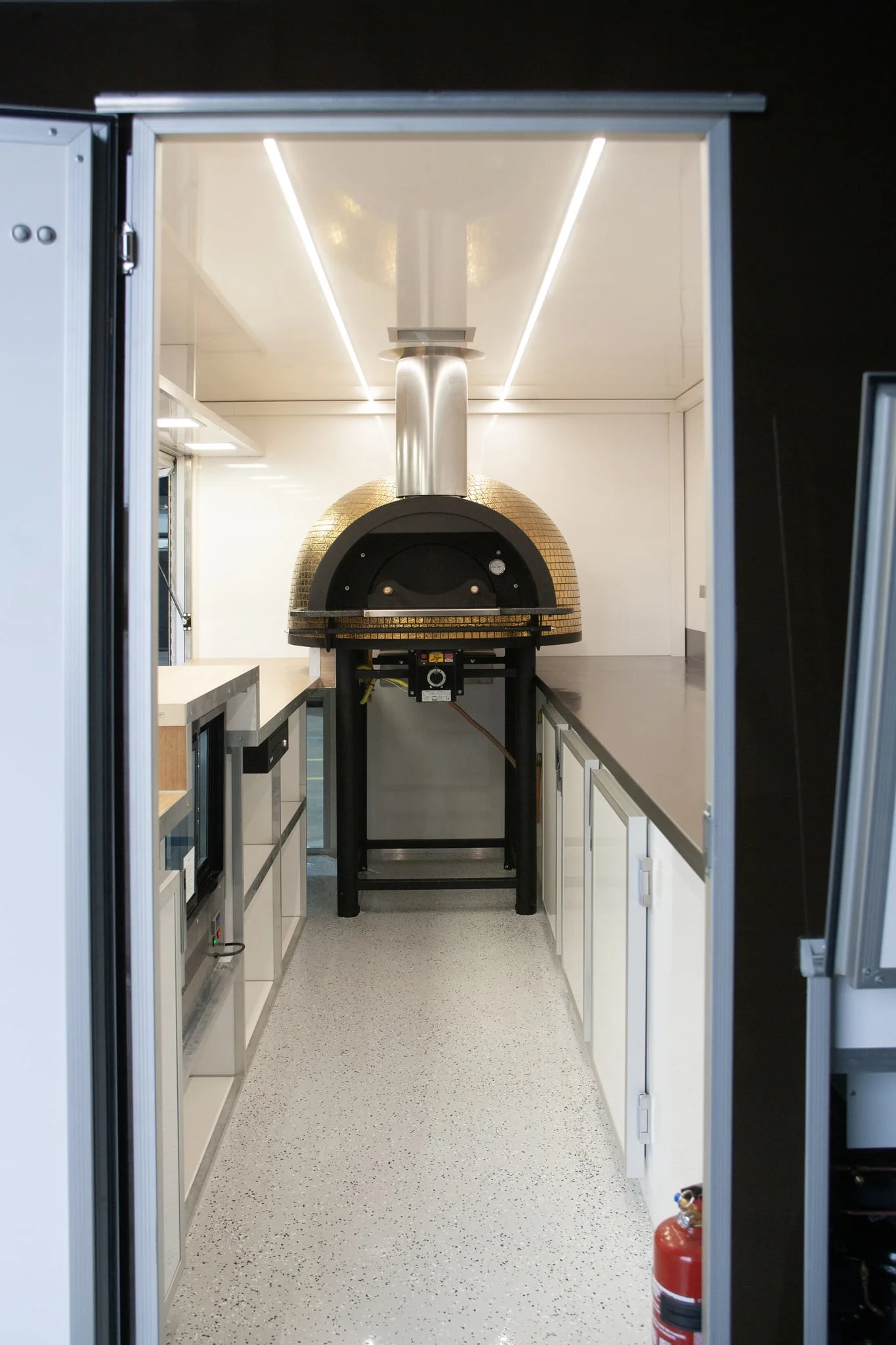 EARL PIZZA 24 EARL PIZZA 24